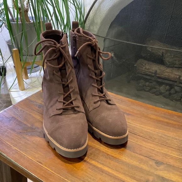 VIONIC Chocolate Ganache Lani II Suede Boots size 7.5 - Picture 2 of 8